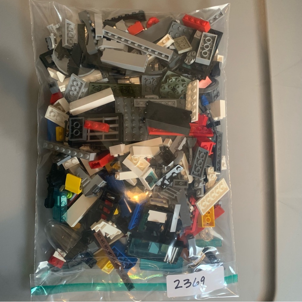 Legos 1lb assorted
(2369)